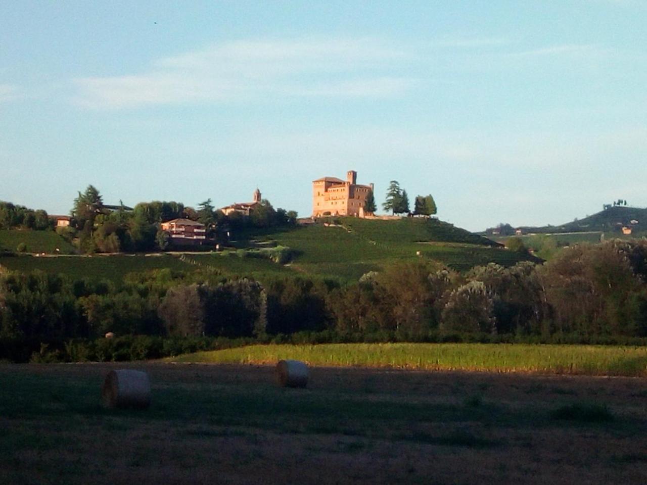 Tenuta Calabiana Diano d'Alba Bagian luar foto